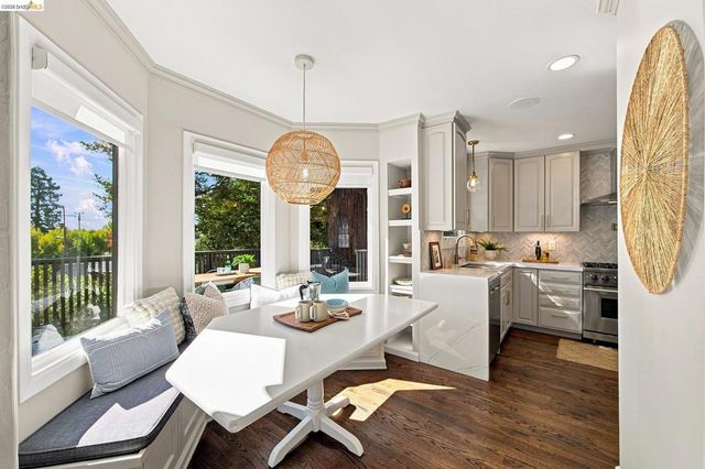 90 Oakmont Avenue, Piedmont, CA 94610