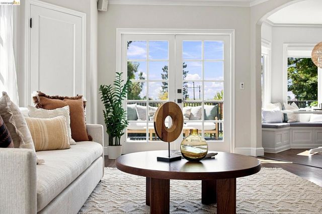 90 Oakmont Avenue, Piedmont, CA 94610