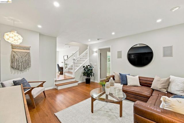 90 Oakmont Avenue, Piedmont, CA 94610