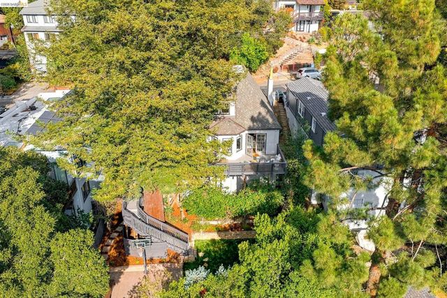 90 Oakmont Avenue, Piedmont, CA 94610
