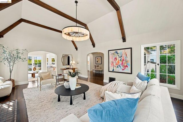 90 Oakmont Avenue, Piedmont, CA 94610