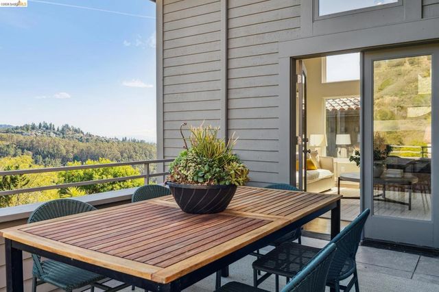 7084 7084 Westmoorland Dr, Berkeley, CA 94705