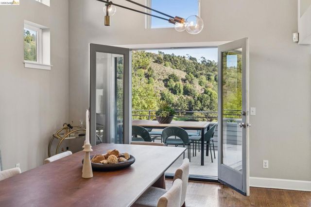 7084 7084 Westmoorland Dr, Berkeley, CA 94705