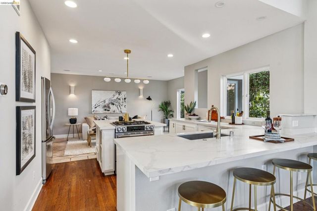 7084 7084 Westmoorland Dr, Berkeley, CA 94705