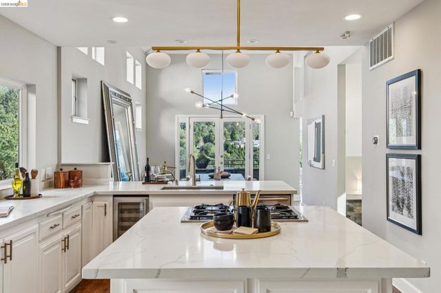 7084 7084 Westmoorland Dr, Berkeley, CA 94705