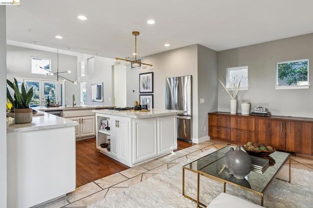 7084 7084 Westmoorland Dr, Berkeley, CA 94705