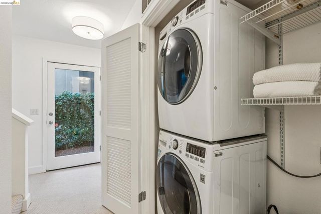 7084 7084 Westmoorland Dr, Berkeley, CA 94705