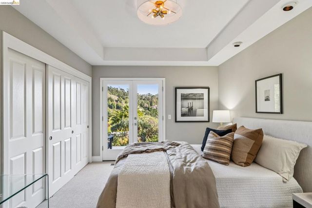 7084 7084 Westmoorland Dr, Berkeley, CA 94705