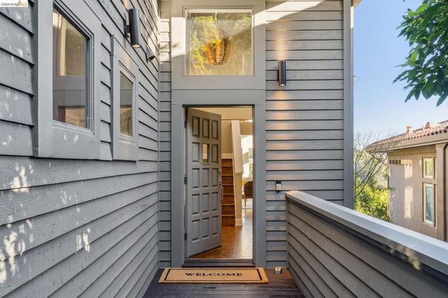 7084 7084 Westmoorland Dr, Berkeley, CA 94705