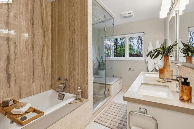 7084 7084 Westmoorland Dr, Berkeley, CA 94705