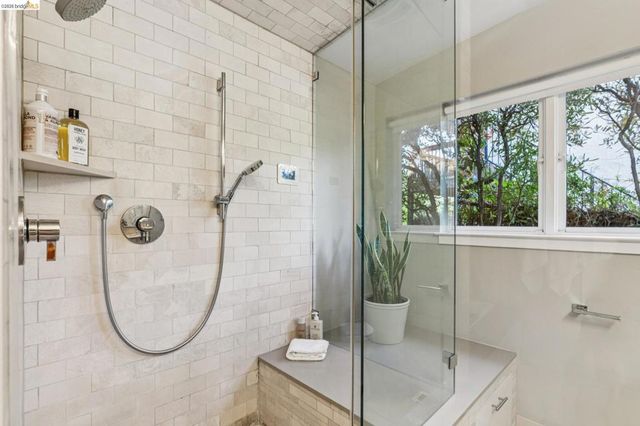 7084 7084 Westmoorland Dr, Berkeley, CA 94705