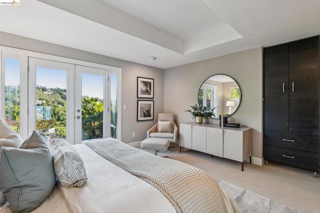 7084 7084 Westmoorland Dr, Berkeley, CA 94705