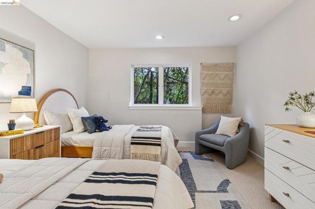 7084 7084 Westmoorland Dr, Berkeley, CA 94705