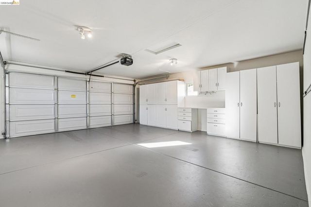 7084 7084 Westmoorland Dr, Berkeley, CA 94705