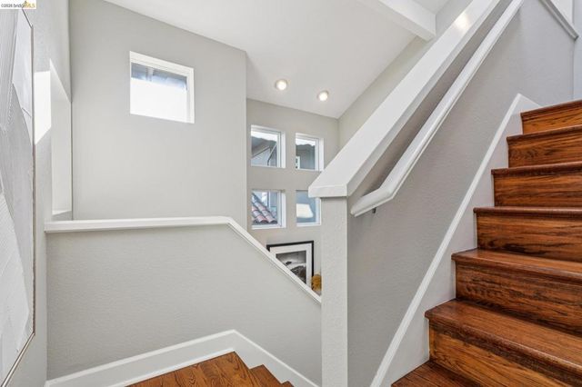 7084 7084 Westmoorland Dr, Berkeley, CA 94705