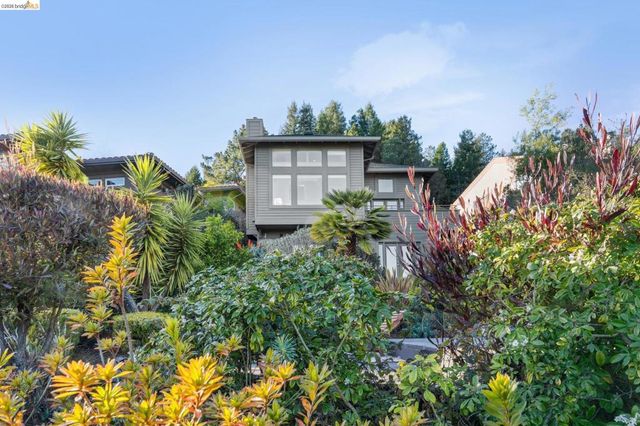 7084 7084 Westmoorland Dr, Berkeley, CA 94705