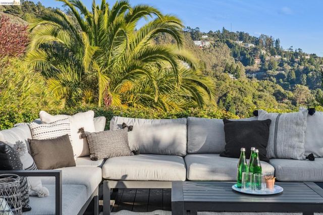 7084 7084 Westmoorland Dr, Berkeley, CA 94705