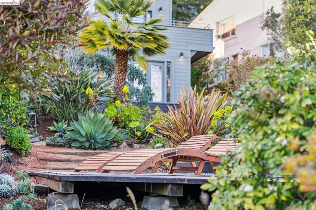 7084 7084 Westmoorland Dr, Berkeley, CA 94705