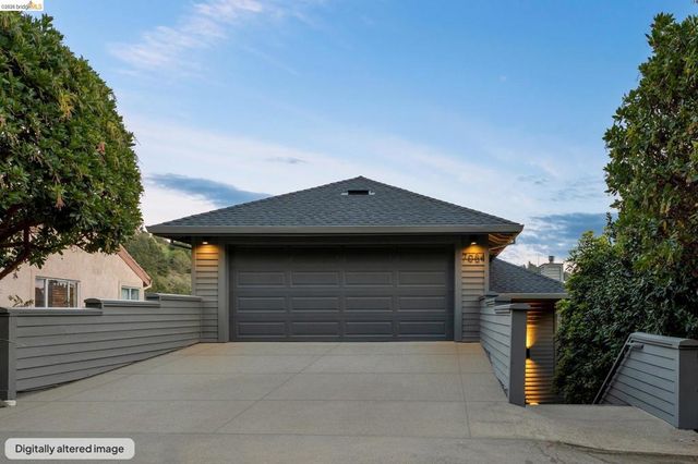 7084 7084 Westmoorland Dr, Berkeley, CA 94705