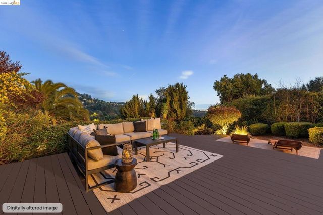 7084 7084 Westmoorland Dr, Berkeley, CA 94705