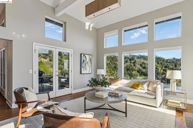 7084 7084 Westmoorland Dr, Berkeley, CA 94705