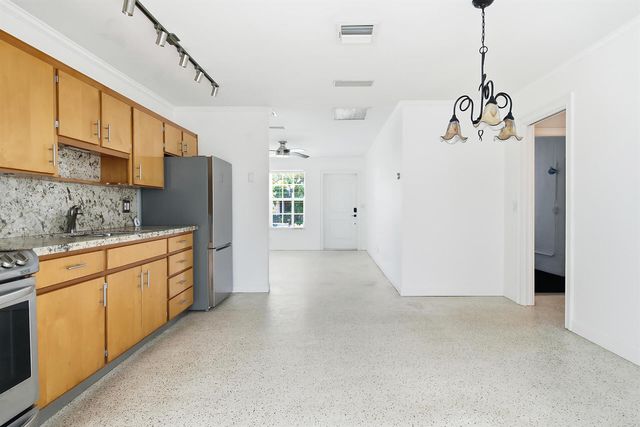 205 RUTLAND Boulevard, West Palm Beach, FL 33405