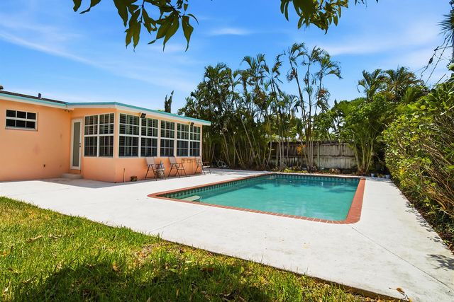 205 RUTLAND Boulevard, West Palm Beach, FL 33405