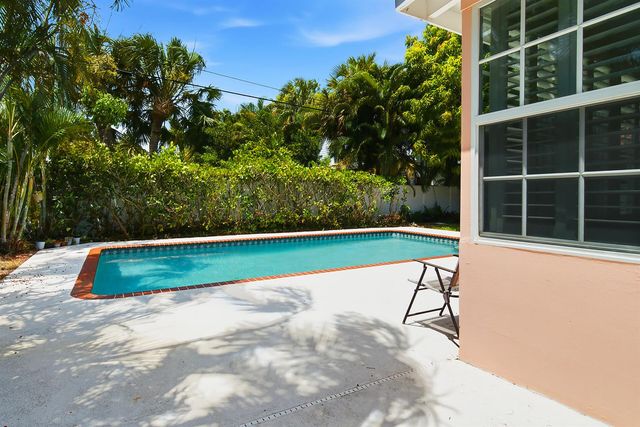 205 RUTLAND Boulevard, West Palm Beach, FL 33405