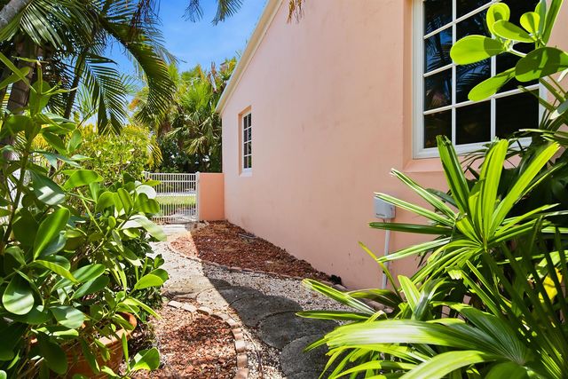 205 RUTLAND Boulevard, West Palm Beach, FL 33405