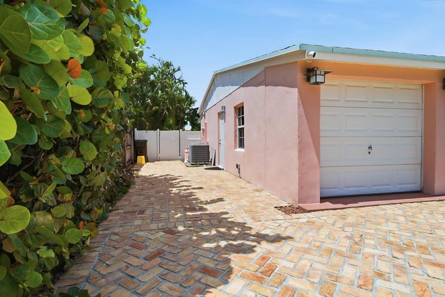 205 RUTLAND Boulevard, West Palm Beach, FL 33405