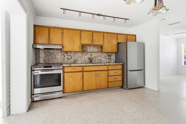 205 RUTLAND Boulevard, West Palm Beach, FL 33405