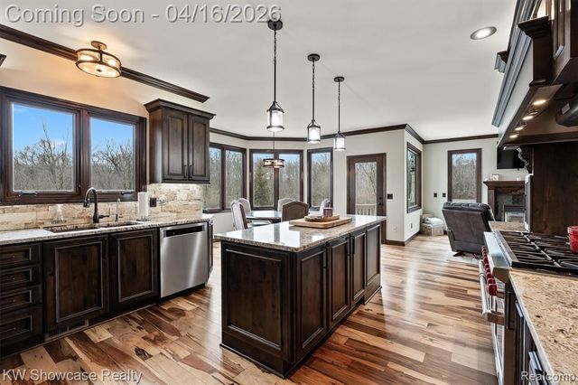 8315 E Allen Road, Fenton, MI 48430