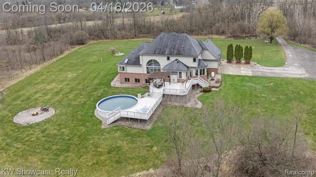 8315 E Allen Road, Fenton, MI 48430