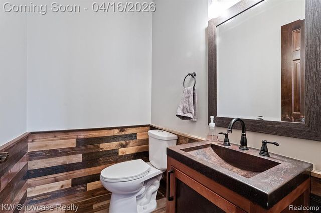 8315 E Allen Road, Fenton, MI 48430
