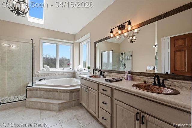 8315 E Allen Road, Fenton, MI 48430