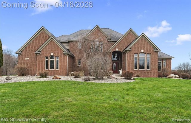 8315 E Allen Road, Fenton, MI 48430