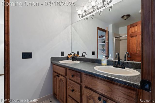 8315 E Allen Road, Fenton, MI 48430