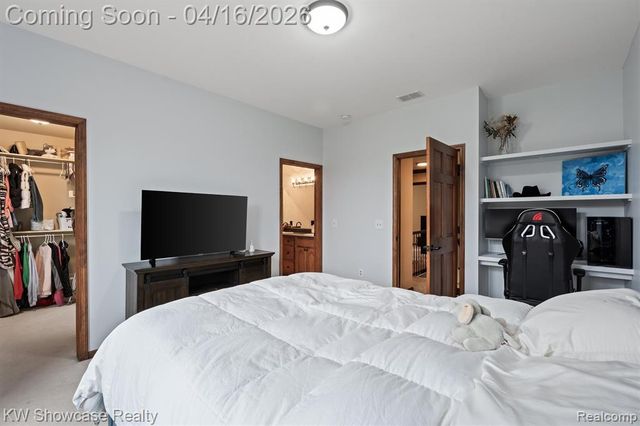 8315 E Allen Road, Fenton, MI 48430