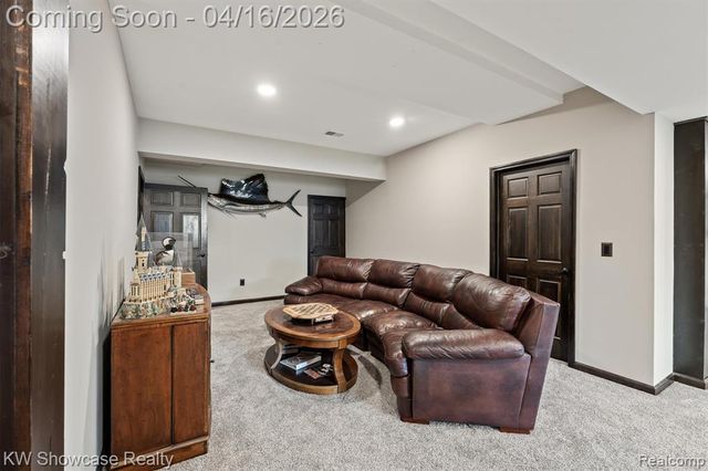 8315 E Allen Road, Fenton, MI 48430