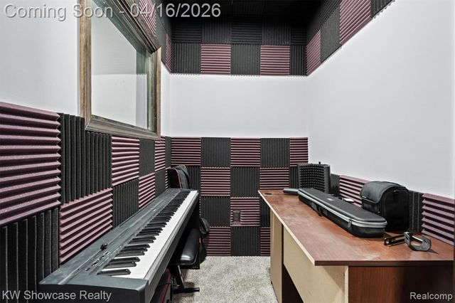 8315 E Allen Road, Fenton, MI 48430