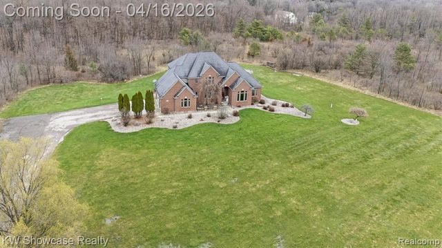 8315 E Allen Road, Fenton, MI 48430