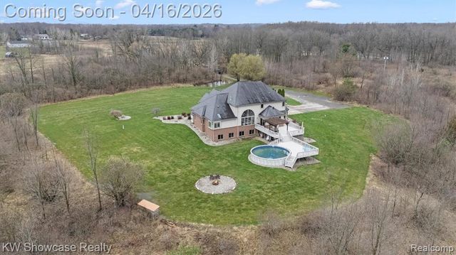 8315 E Allen Road, Fenton, MI 48430