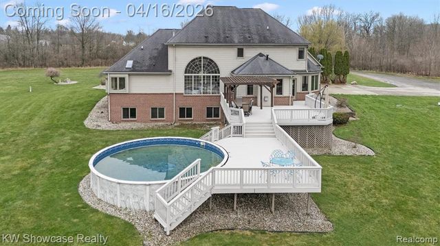 8315 E Allen Road, Fenton, MI 48430