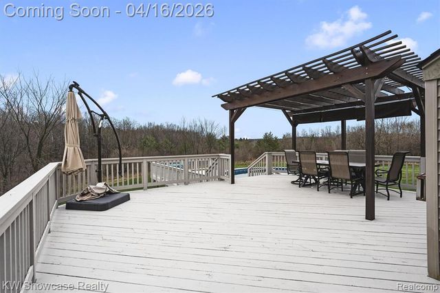 8315 E Allen Road, Fenton, MI 48430