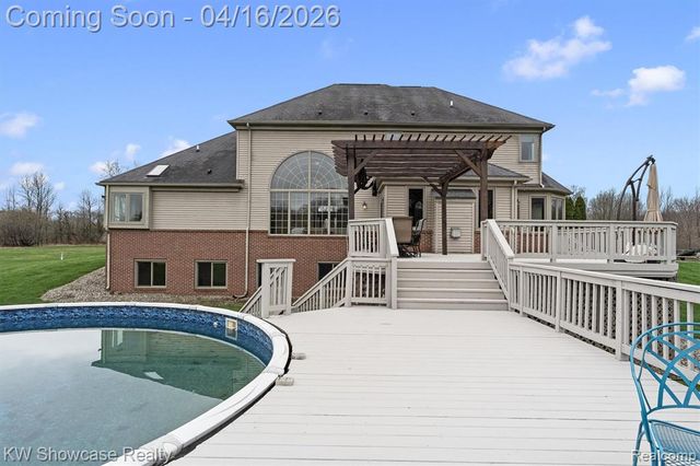 8315 E Allen Road, Fenton, MI 48430