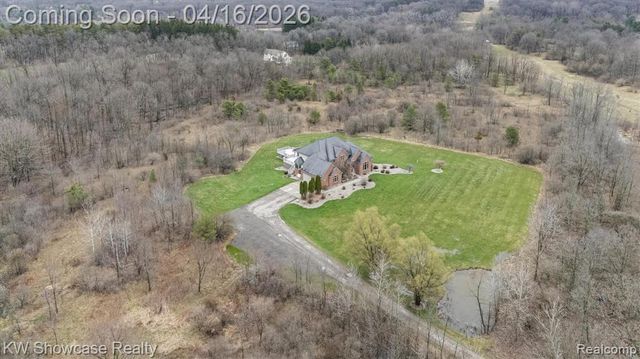 8315 E Allen Road, Fenton, MI 48430