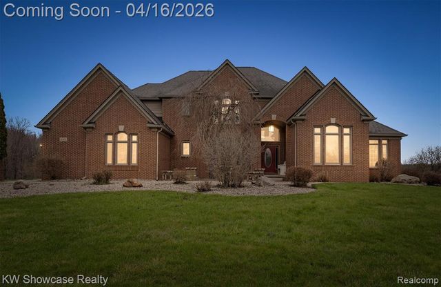 8315 E Allen Road, Fenton, MI 48430