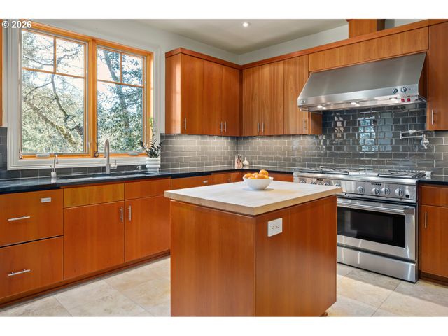 2630 ONYX St, Eugene, OR 97403