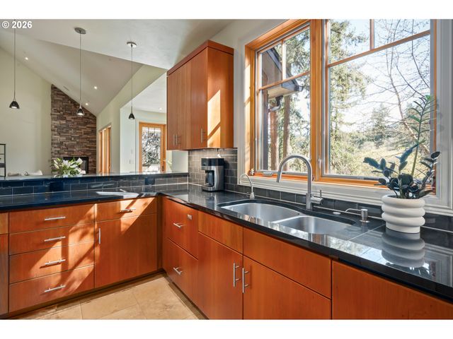 2630 ONYX St, Eugene, OR 97403