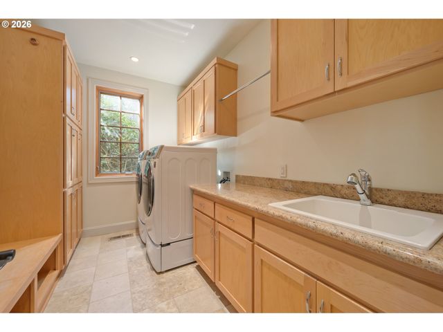 2630 ONYX St, Eugene, OR 97403